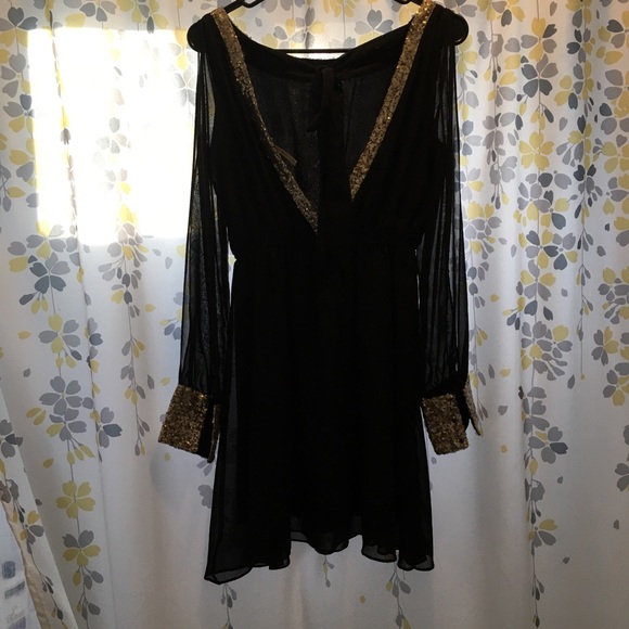 point Dresses & Skirts - Black & Gold Sequin Cocktail Dress
